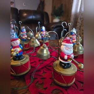 Vintage 1991 Mr. Christmas Santas marching band.